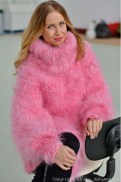 Chunky and silky huge Tneck mohair sweater in pink