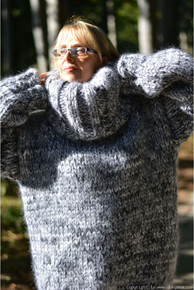 Chunky wool mohair Tneck huge sweater in white gray mix/H25