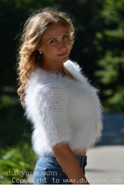 Fuzzy mohair bolero with a button and a V-neck in a custom colour
