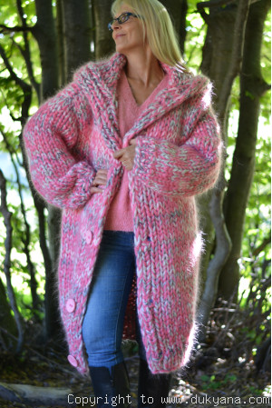 Chunky pink hooded cardigan in a mixture of wool and mohair