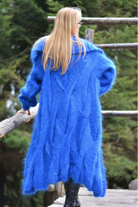Dukyana huge cable mohair shrug in royal blue/CA80
