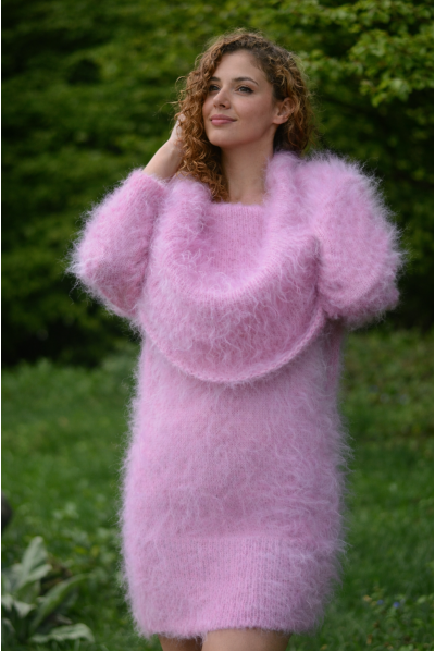 Cowlneck off-shoulder mohair sweater in pink