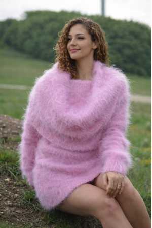 Cowlneck off-shoulder mohair sweater in pink