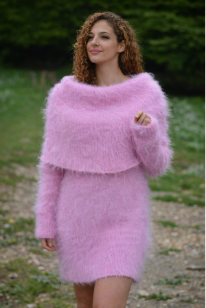 Cowlneck off-shoulder mohair sweater in pink
