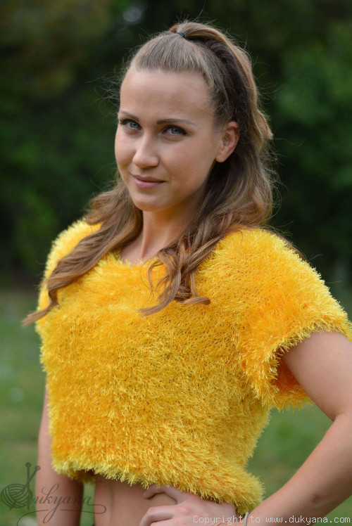 Cropped summer furry and hairy sweater in yellow