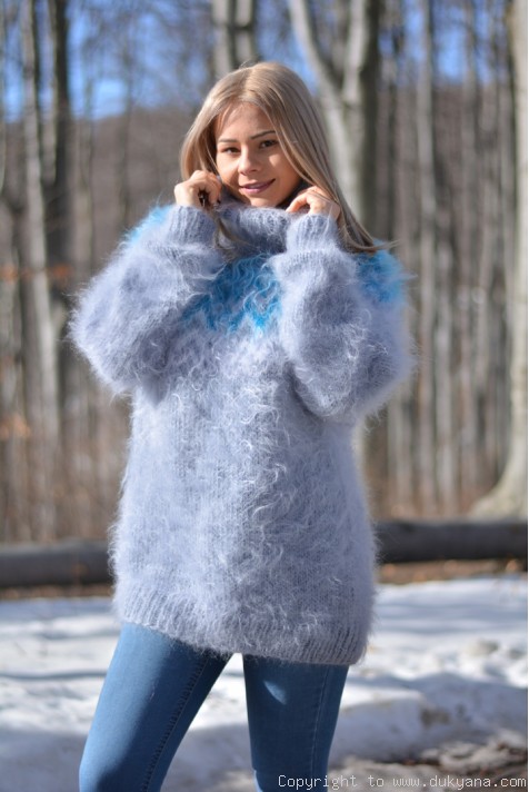 Hand knitted fuzzy Icelandic mohair sweater in gray/I51