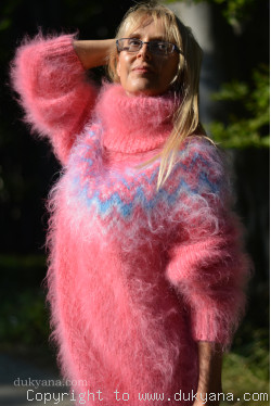Icelandic T-neck mohair sweater in candy pink Lopapeysa