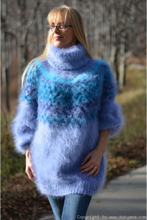Knitted Icelandic T-neck mohair sweater in blue/I71
