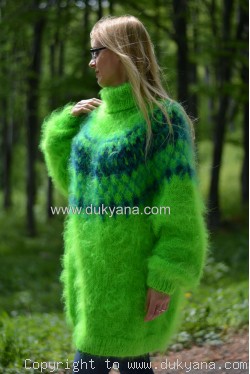 Icelandic T-neck mohair sweater in vibrant green Lopapeysa