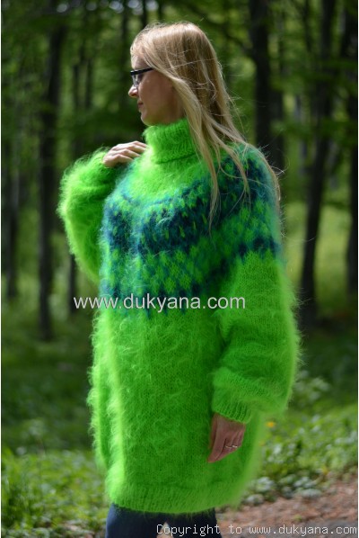 Icelandic T-neck mohair sweater in vibrant green Lopapeysa