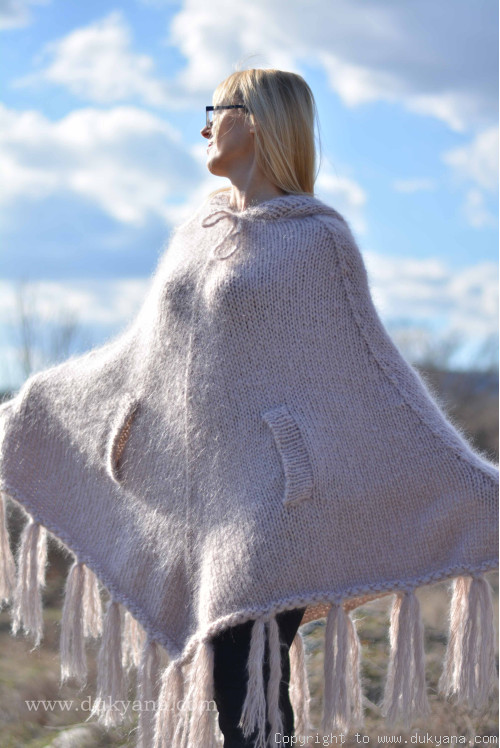 Hooded chunky mohair poncho in beige 