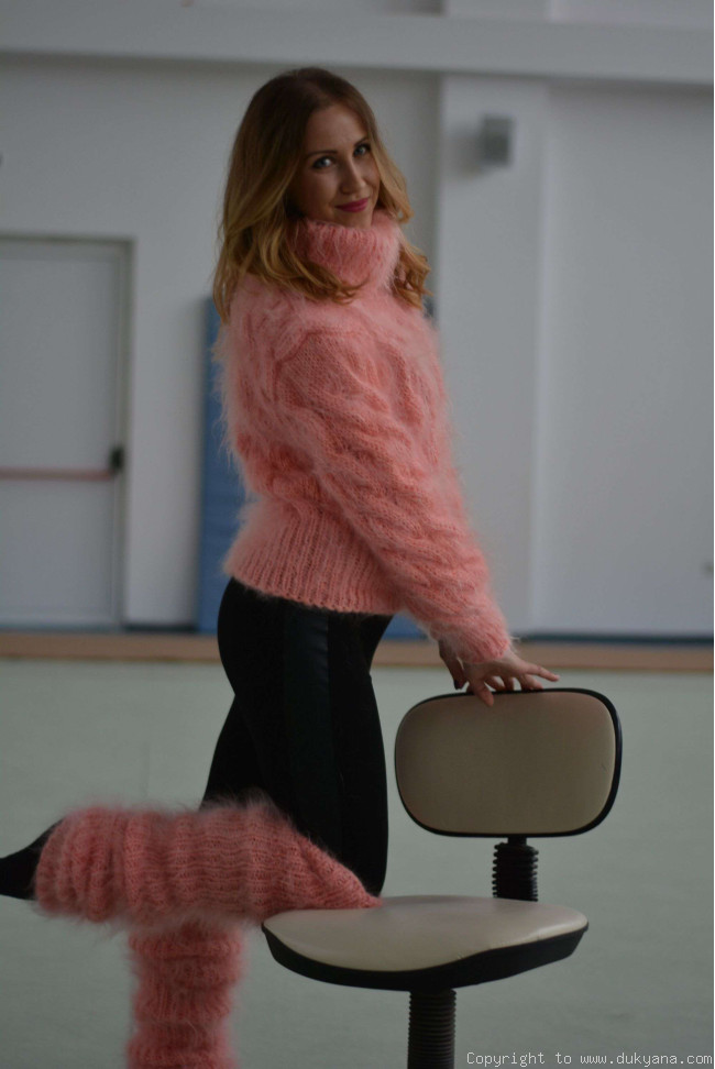 Hand knitted soft and silky cropped mohair Tneck sweater and leggings/S42
