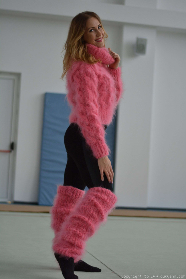 Hand knitted soft and silky cropped mohair Tneck and leggings/S43