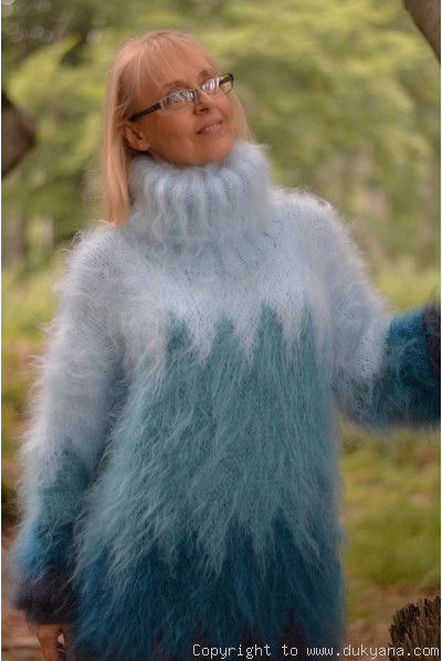 One size fuzzy mohair sweater in mint and teal