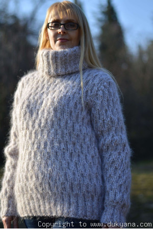 Knitted mohair sweater T-neck warm pullover in frosty beige