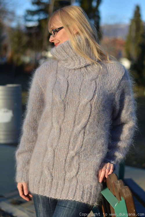 Soft mohair classic cable sweater 
