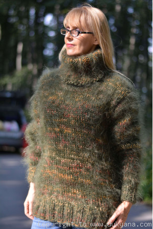 Mohair and wool Tneck thick sweater in green