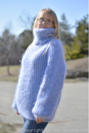 Knit mohair sweater with raglan sleeve in light blue