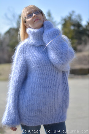 Knit mohair sweater with raglan sleeve in light blue