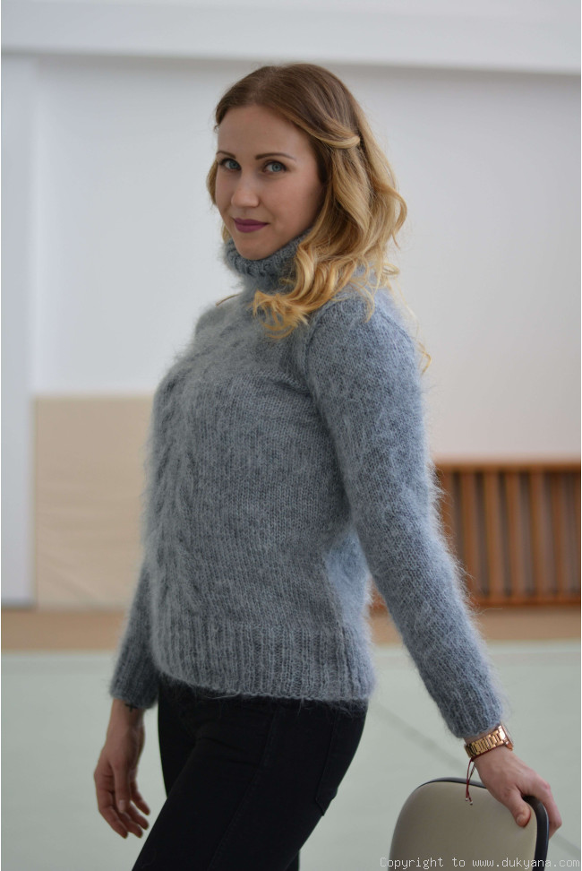 Classic cabled Tneck mohair sweater in gray/T91