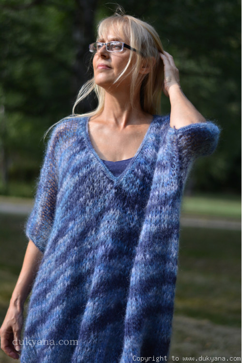 oversized slouchy summer V-neck mohair sweater in blue mix
