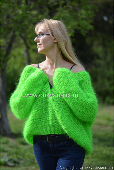 Oversized summer slouchy mohair V-neck sweater in green/V4