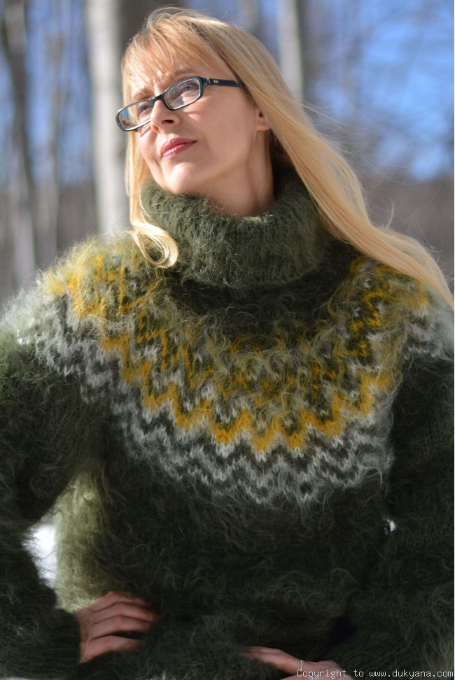 Knitted mens mohair Icelandic Tneck sweater in hunter green/IM31