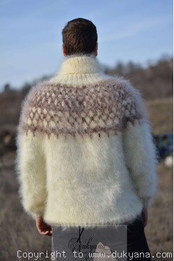 Fuzzy and soft Icelandic T-neck mohair sweater in Ivory Lopapeysa