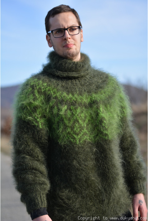 Icelandic T-neck mohair sweater in hunter green/IM9