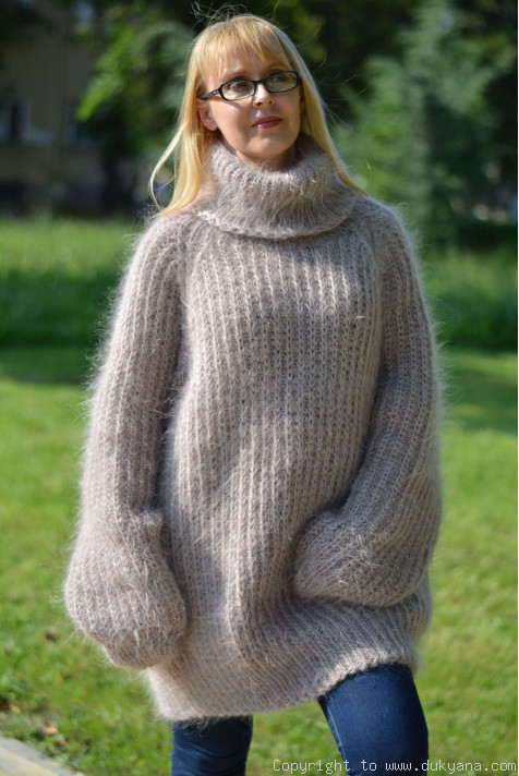 Hand knitted mohair sweater with raglan sleeve in beige/TM48
