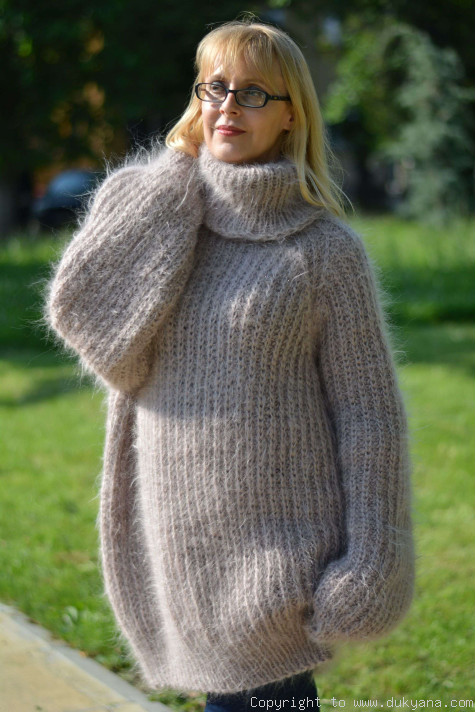 Hand knitted mohair sweater with raglan sleeve in beige/TM48
