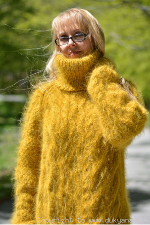 Knitted mohair sweater Raglan sleeve Tneck cabled jumper