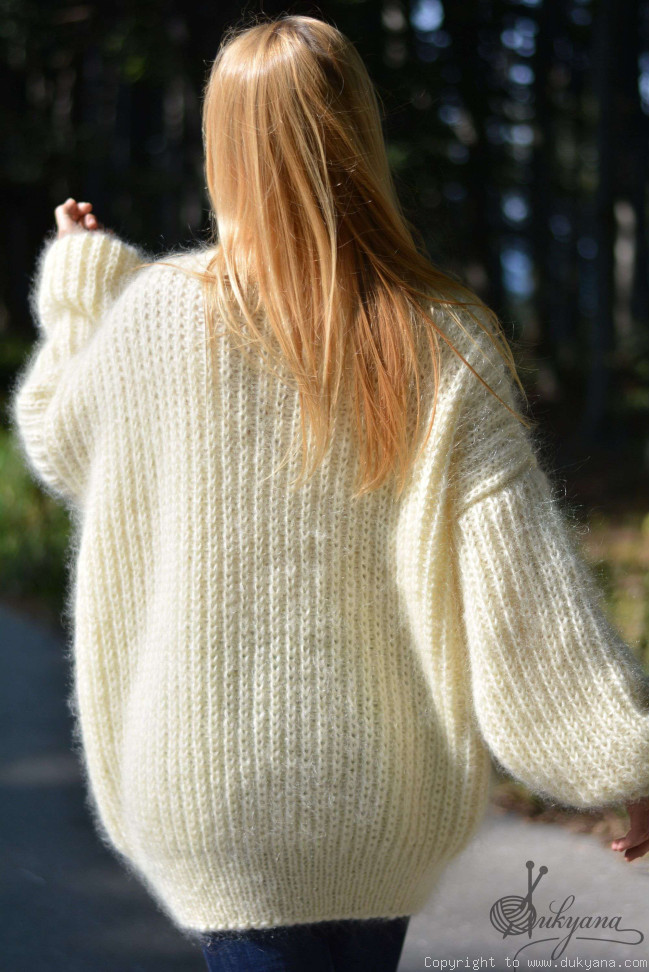 Knitted V-neck mohair sweater/VM9