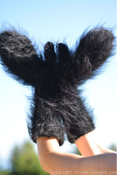 Fuzzy and thick chunky mohair mittens