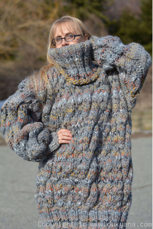 Oversized chunky cabled wool sweater in gray mix