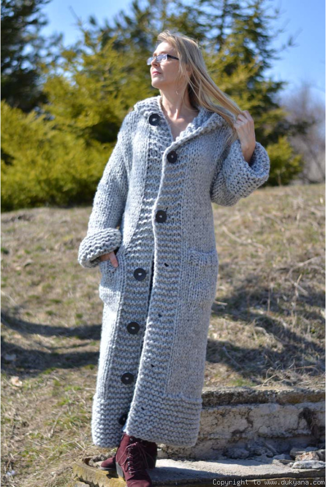 Chunky knit wool blend hooded cardigan in gray handknit/CA109