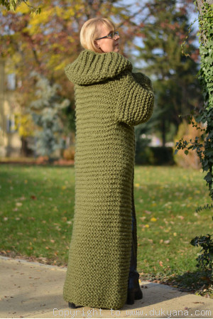 Hand knit unisex chunky wool blend hooded cardigan in hunter green