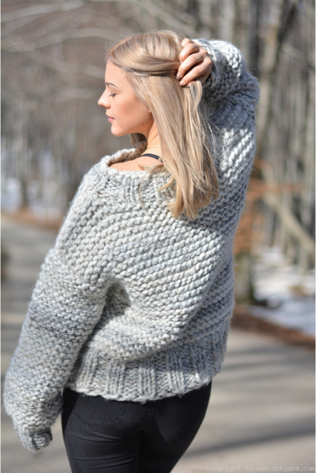 Handknit chunky and soft crewneck sweater in marble gray/CR41