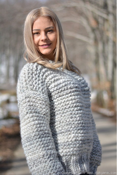 Handknit chunky and soft crewneck sweater in marble gray/CR41