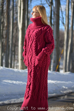Soft merino blend T-neck cabled dress knitted in fuchsia
