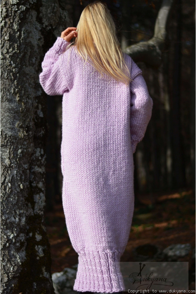 Knitted chunky wool dress with pockets and turtleneck in violet/D89