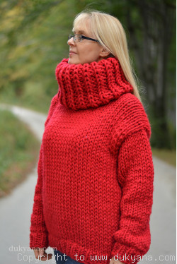 Big-collar chunky and soft handmade wool sweater in red