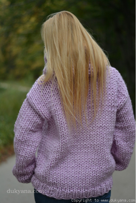 Big-collar chunky wool sweater handmade in aubergine/T118