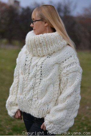 Chunky cropped slouchy T-neck cabled sweater in Ivory