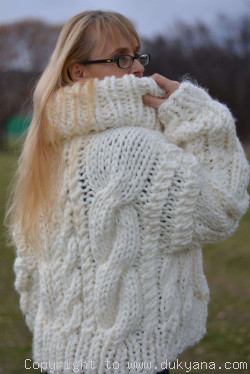 Chunky cropped slouchy T-neck cabled sweater in Ivory
