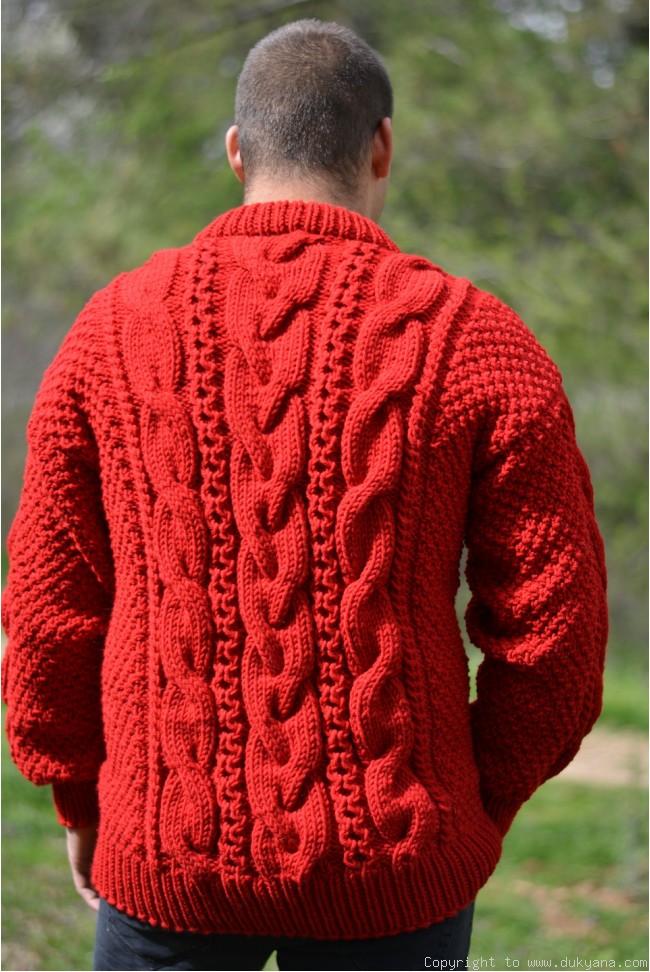 Merino wool mens crewneck cabled sweater in red/CRM13