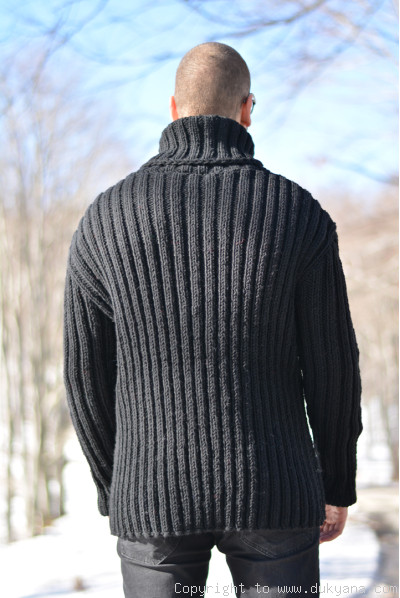 Merino blend mens T-neck ribbed sweater in black