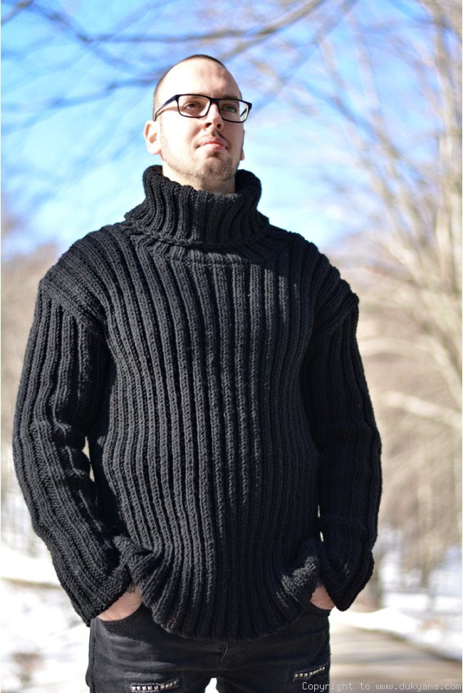 Merino blend mens T-neck ribbed sweater handknit in black/TM2