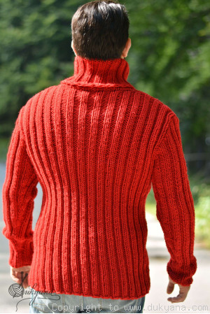 Merino blend mens T-neck ribbed sweater in red