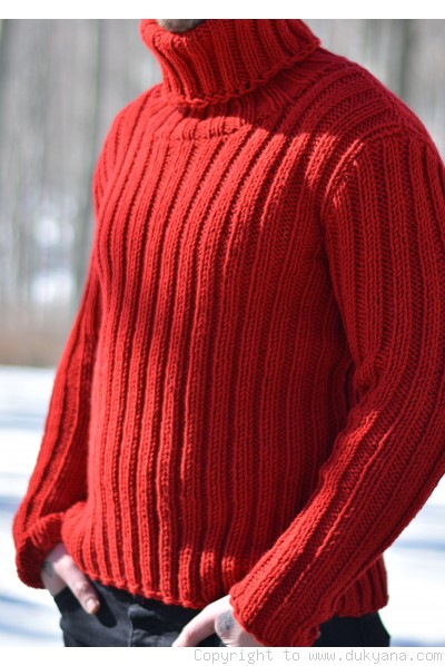 Merino blend mens T-neck ribbed sweater in red